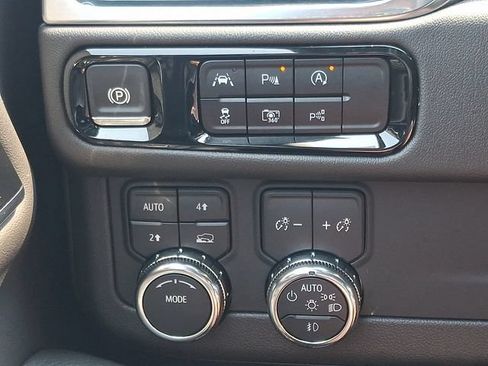 Certified 2025 GMC Yukon XL Denali AWD/4WD image 25