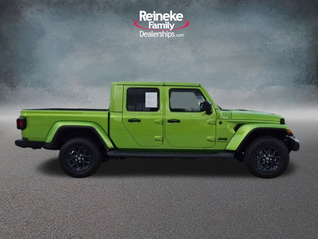 Used 2025 Jeep Gladiator Sport AWD/4WD image 4