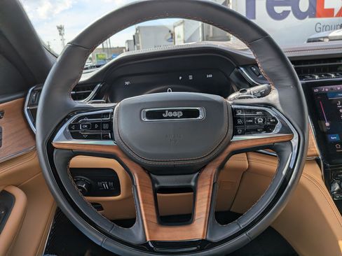 Used 2025 Jeep Grand Cherokee L Summit AWD/4WD image 15