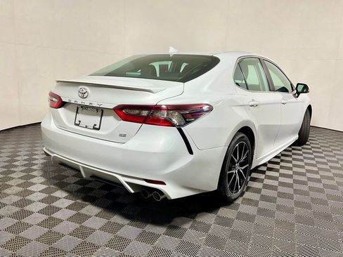 Used 2022 Toyota Camry SE FWD image 16