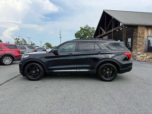 Used 2022 Ford Explorer XLT w/ Equipment Group 202A RWD image 3