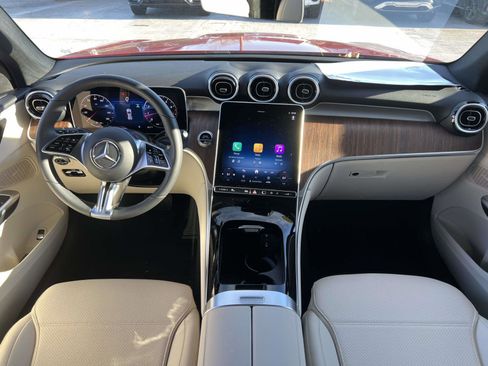 Used 2025 Mercedes-Benz GLC 300 4MATIC image 29