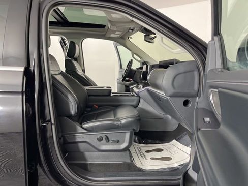 Used 2025 Ford Expedition Platinum AWD/4WD image 39