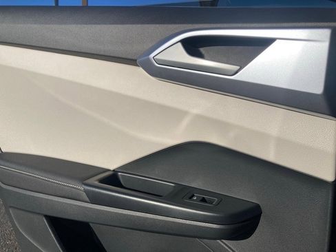 Used 2025 Volkswagen Taos SE image 11