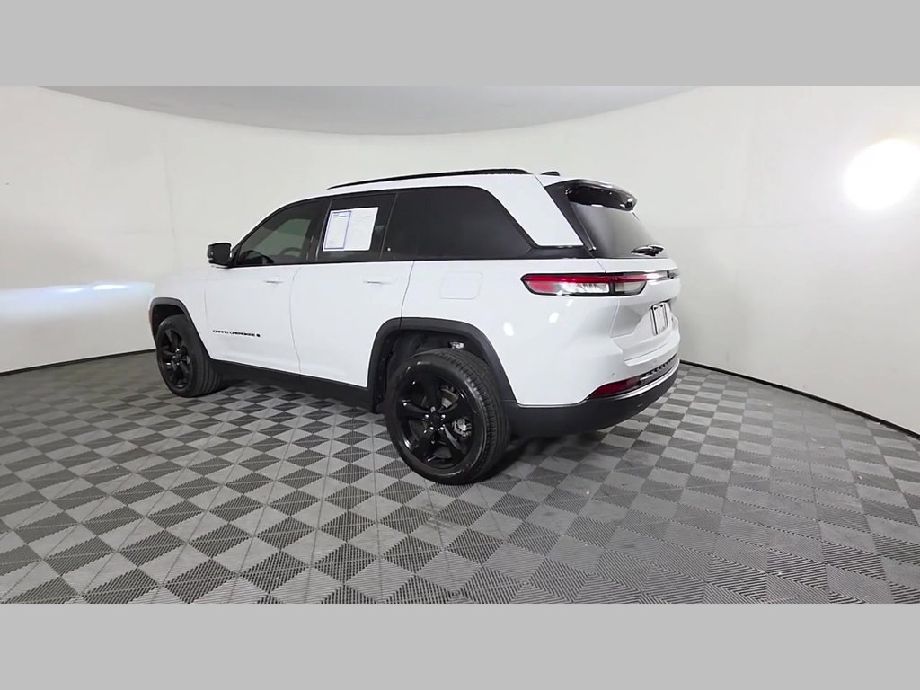 Used 2025 Jeep Grand Cherokee Limited w/ Black Appearance Package RWD image 44