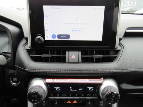 Used 2025 Toyota RAV4 XLE w/ Convenience Package image 22