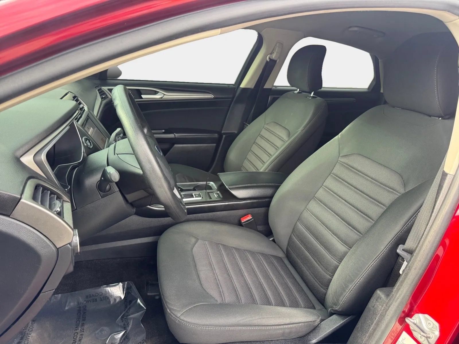Used 2017 Ford Fusion SE w/ Fusion SE Technology Package FWD image 9