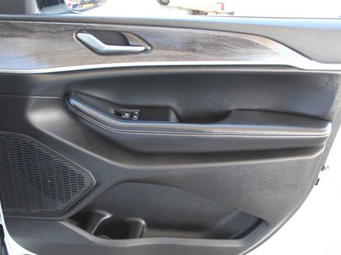 Used 2024 Jeep Grand Cherokee L Limited w/ Luxury Tech Group II AWD/4WD image 19