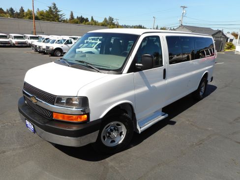 Used 2016 Chevrolet Express 3500 LT w/ LT Preferred Equipment Group image 4