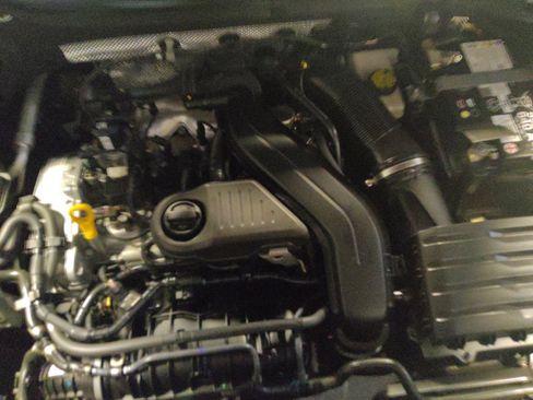 Used 2024 Volkswagen Taos SE FWD image 30