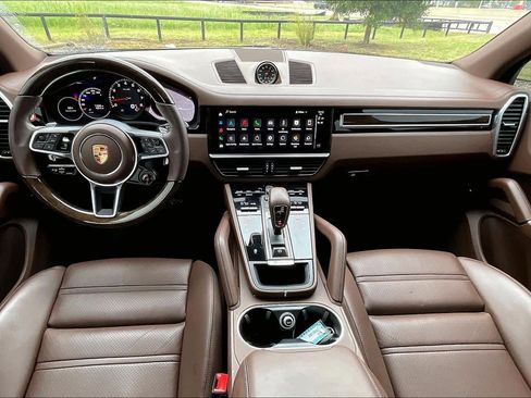 Used 2023 Porsche Cayenne image 15