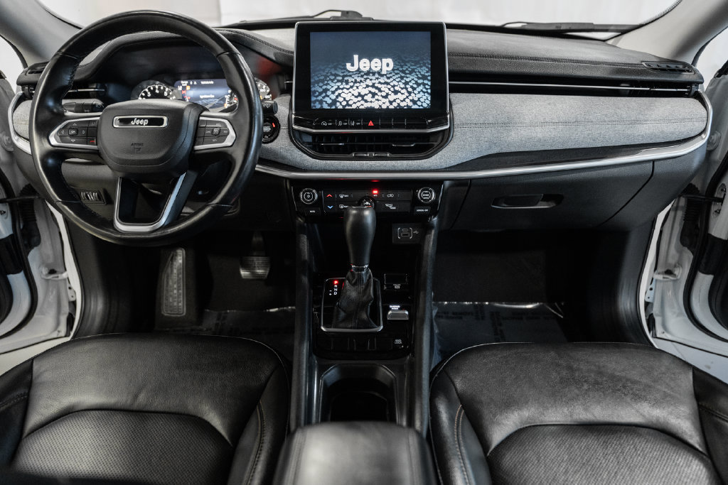 Certified 2022 Jeep Compass Latitude w/ Sun and Sound Group AWD/4WD image 16