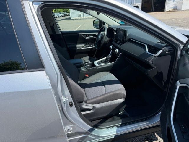 Used 2021 Toyota RAV4 XLE w/ Convenience Package AWD/4WD image 12