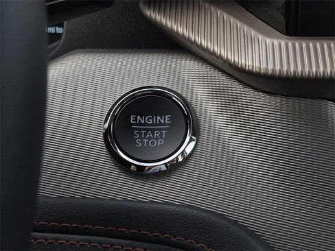 Used 2025 Ford Explorer Active image 28