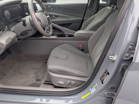 Used 2022 Hyundai Elantra SEL w/ Convenience + Premium Package image 12