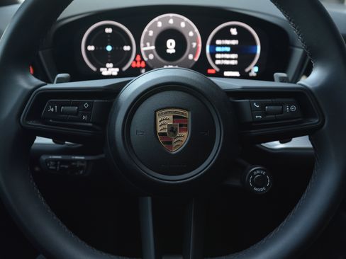 Used 2025 Porsche Cayenne Coupe AWD/4WD image 16