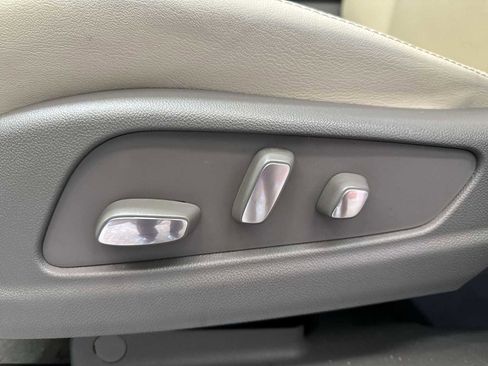 Used 2021 Cadillac XT5 Premium Luxury image 16