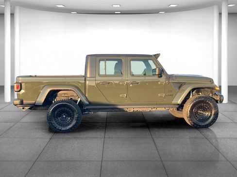 Used 2023 Jeep Gladiator Sport image 8