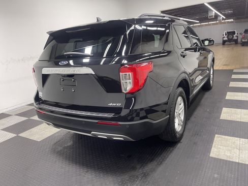 Used 2022 Ford Explorer XLT w/ Equipment Group 202A AWD/4WD image 5