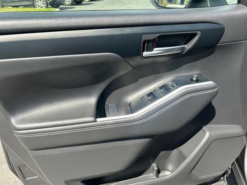 Certified 2025 Toyota Highlander XSE AWD/4WD image 11