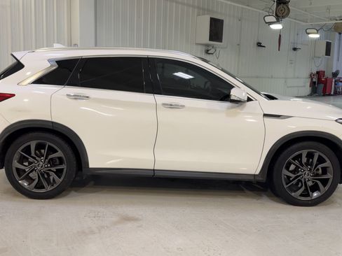 Used 2019 INFINITI QX50 Essential w/ Sensory Package FWD image 2
