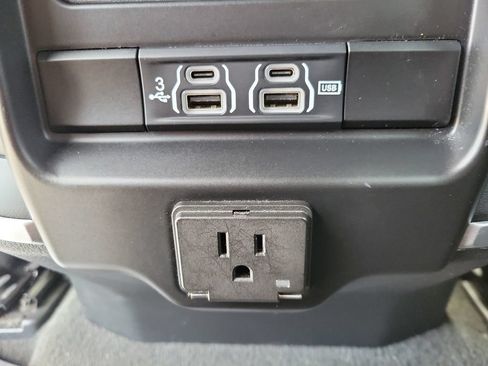 Used 2019 RAM 1500 Big Horn AWD/4WD image 16