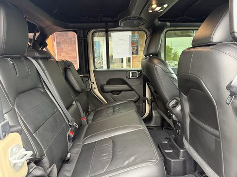 Used 2022 Jeep Wrangler Unlimited Sahara w/ Cold Weather Group AWD/4WD image 19
