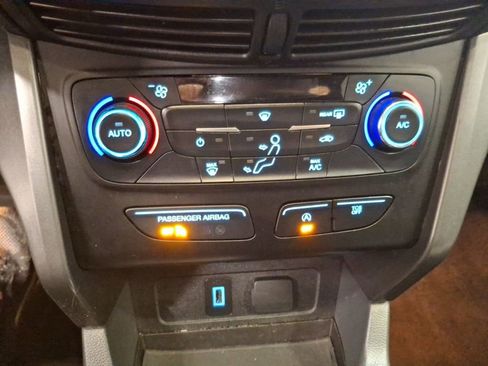 Used 2017 Ford Escape SE image 24