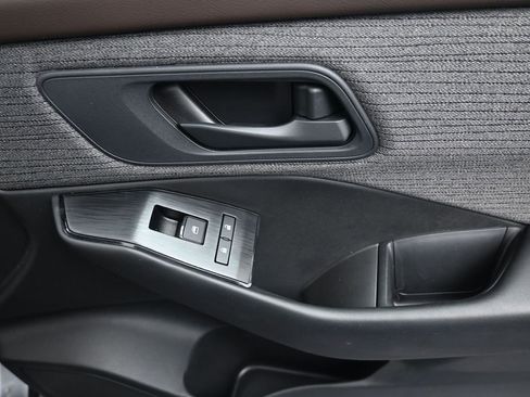 Used 2023 Nissan Rogue S image 15