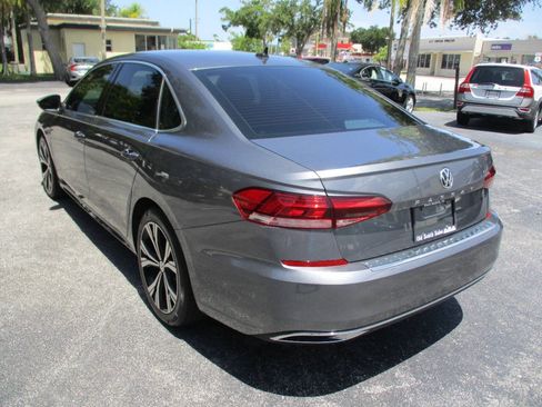 Used 2022 Volkswagen Passat 2.0T SE FWD image 7