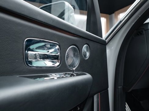 Used 2020 Rolls-Royce Cullinan image 3