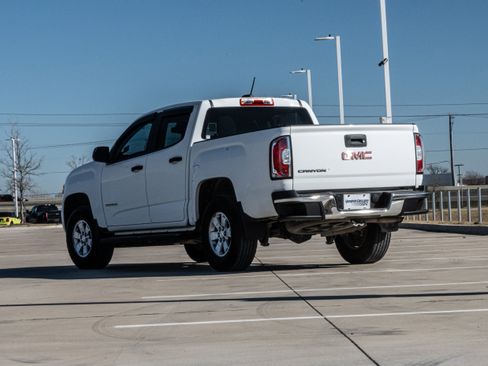 Used 2017 GMC Canyon 2WD Crew Cab w/ Convenience Package image 3