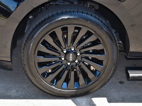 Used 2021 Lincoln Navigator Reserve w/ Luxury Package AWD/4WD image 40