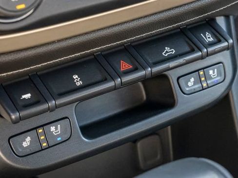 Used 2018 GMC Canyon Denali AWD/4WD image 25