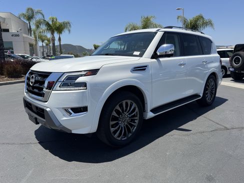 Used 2024 Nissan Armada Platinum w/ Captain's Chairs Package RWD image 5