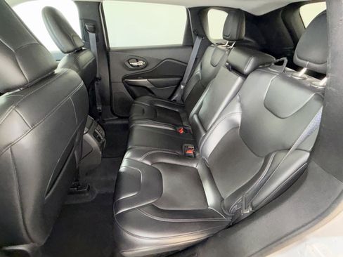 Used 2020 Jeep Cherokee Latitude Plus w/ Comfort/Convenience Group image 24