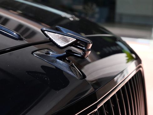 Used 2022 Bentley Flying Spur Plug-In Hybrid AWD/4WD image 12