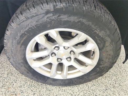 Used 2023 Chevrolet Silverado 1500 LT AWD/4WD image 13