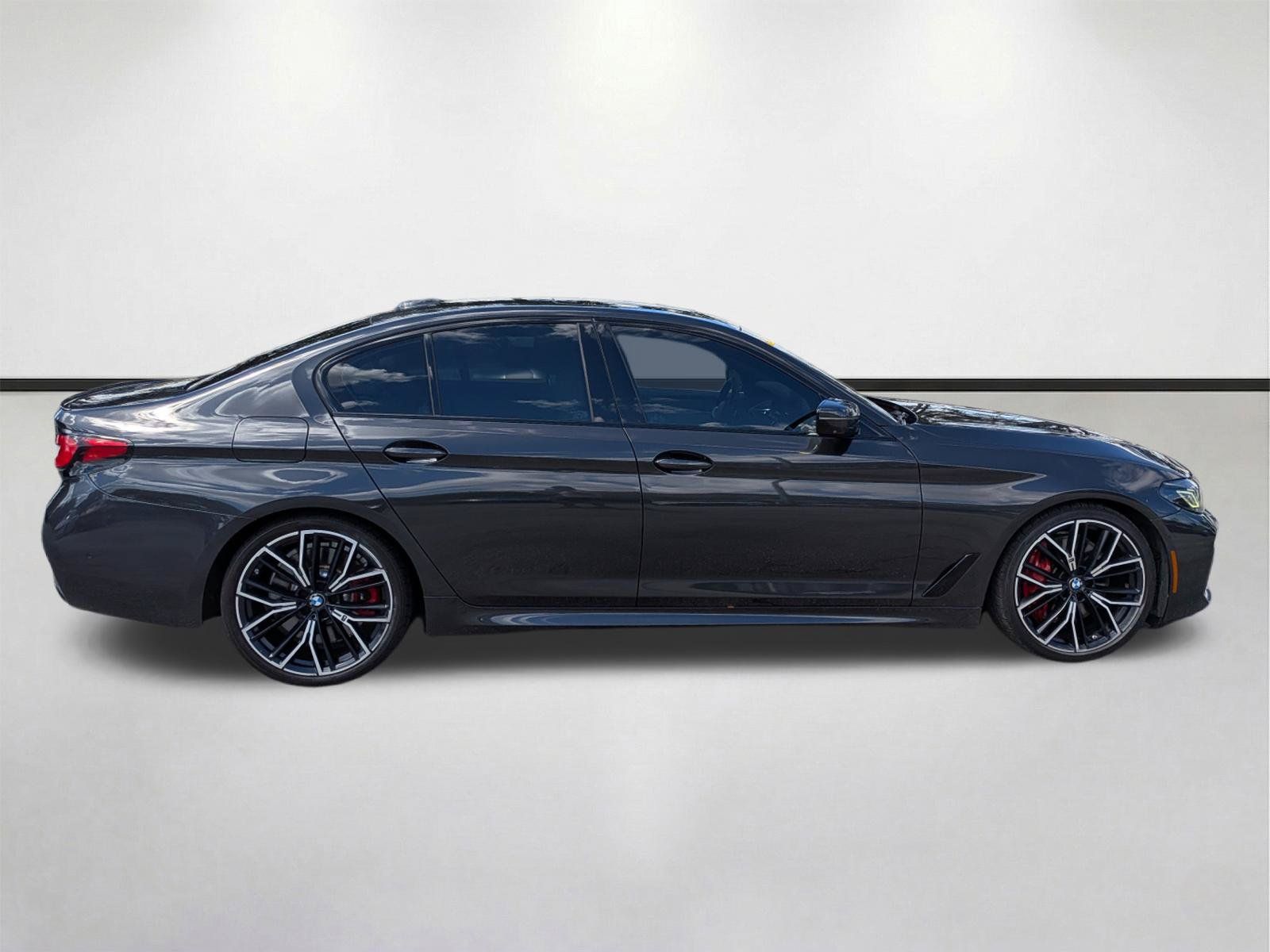 Used 2021 BMW M550i xDrive w/ Dynamic Handling Package AWD/4WD image 3