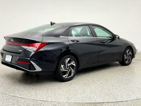 Used 2024 Hyundai Elantra Limited FWD image 5