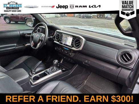 Used 2020 Toyota Tacoma Limited image 30