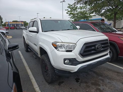 Used 2020 Toyota Tacoma SR5 RWD image 2