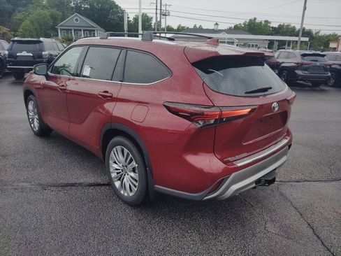 New 2026 Toyota Highlander Platinum AWD/4WD image 3