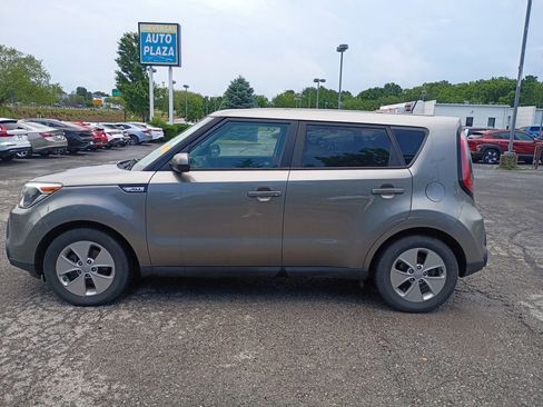 Used 2016 Kia Soul FWD image 1