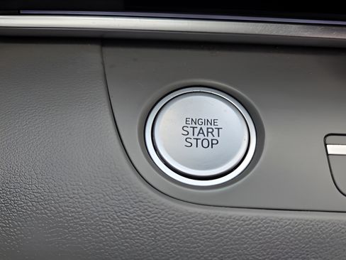 Used 2025 Hyundai Elantra SEL FWD image 23