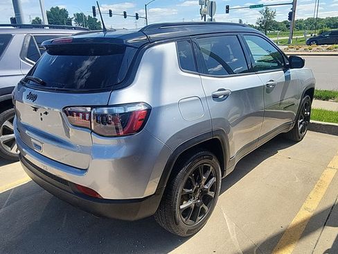 Used 2022 Jeep Compass Latitude AWD/4WD image 5