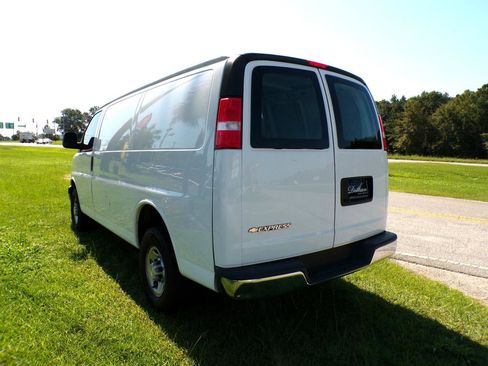 Used 2022 Chevrolet Express 2500 w/ Driver Convenience Package RWD image 5