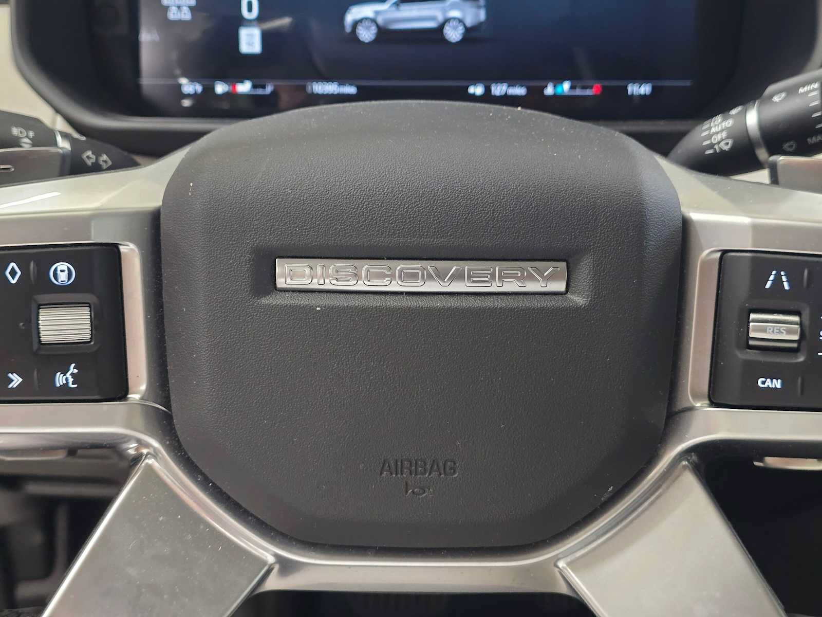 Used 2025 Land Rover Discovery S AWD/4WD image 25