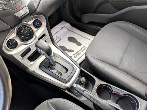 Used 2015 Ford Fiesta SE image 18