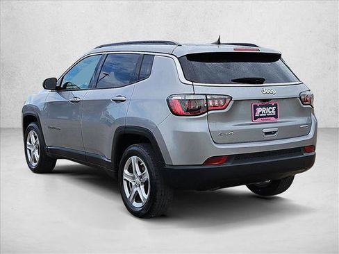 Used 2023 Jeep Compass Latitude AWD/4WD image 8
